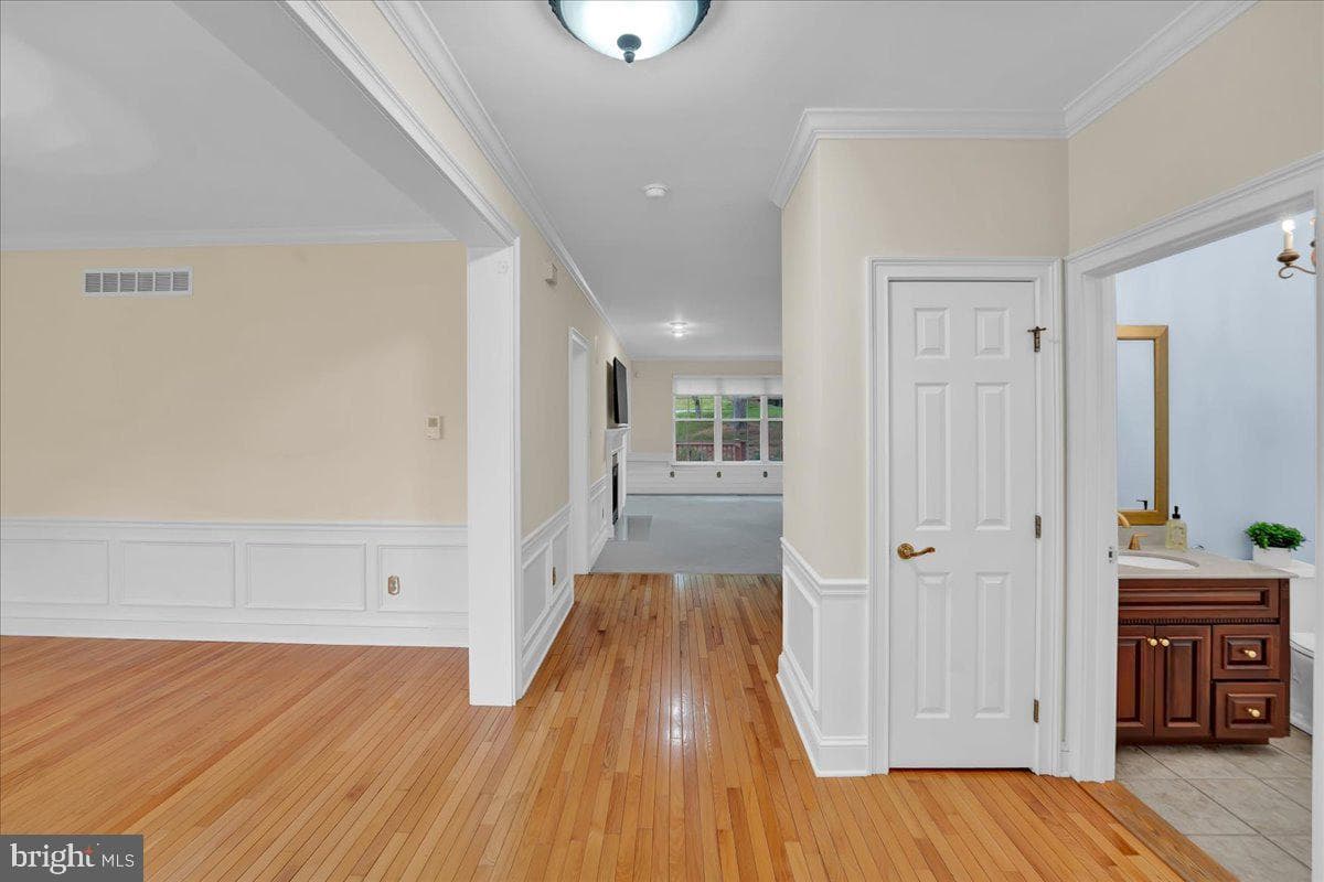 1150 Harrogate Way photo 10
