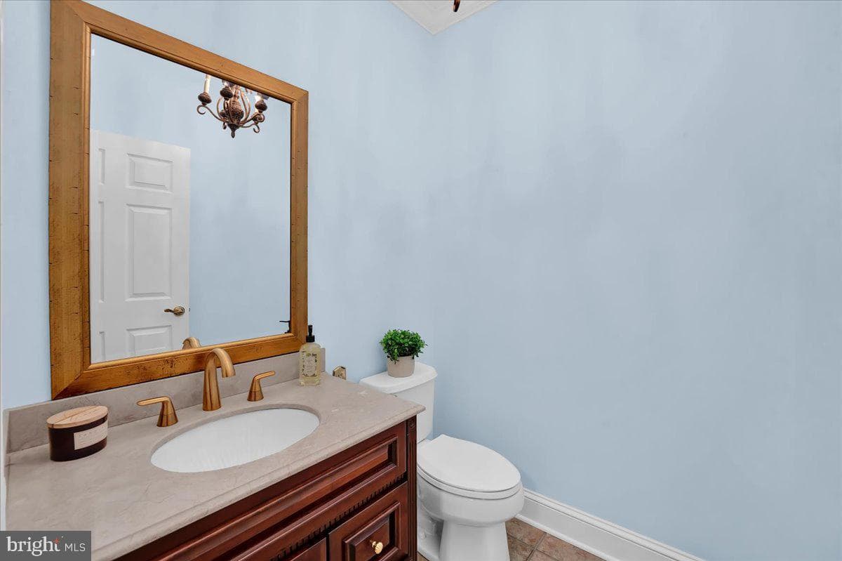 1150 Harrogate Way photo 11
