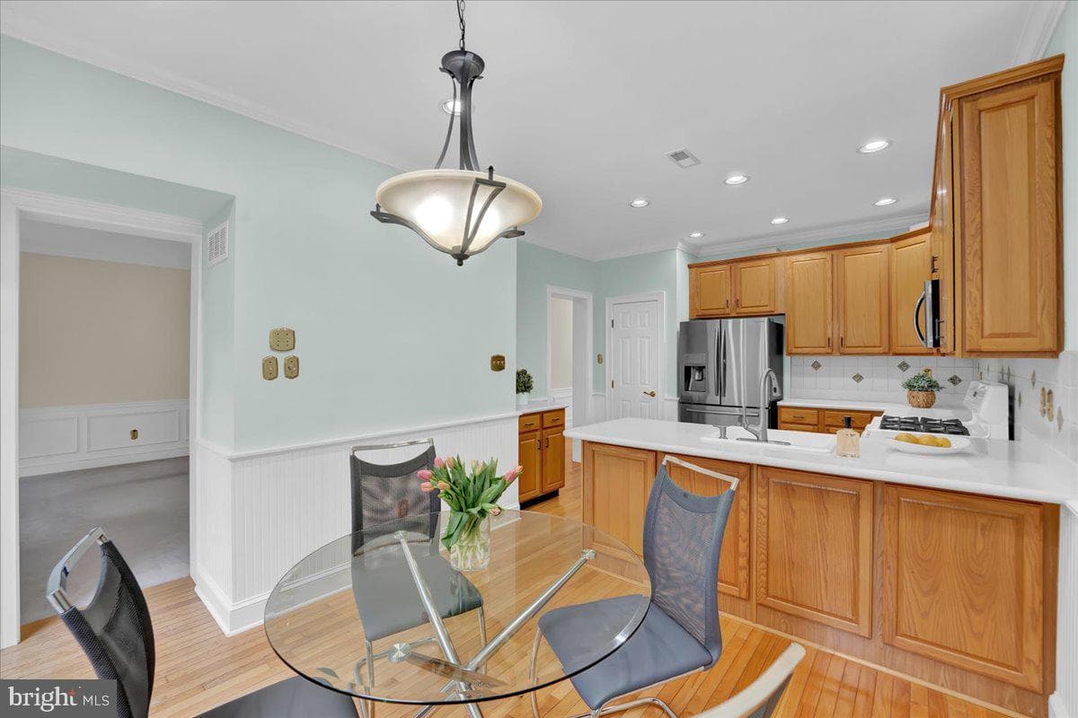1150 Harrogate Way photo 14