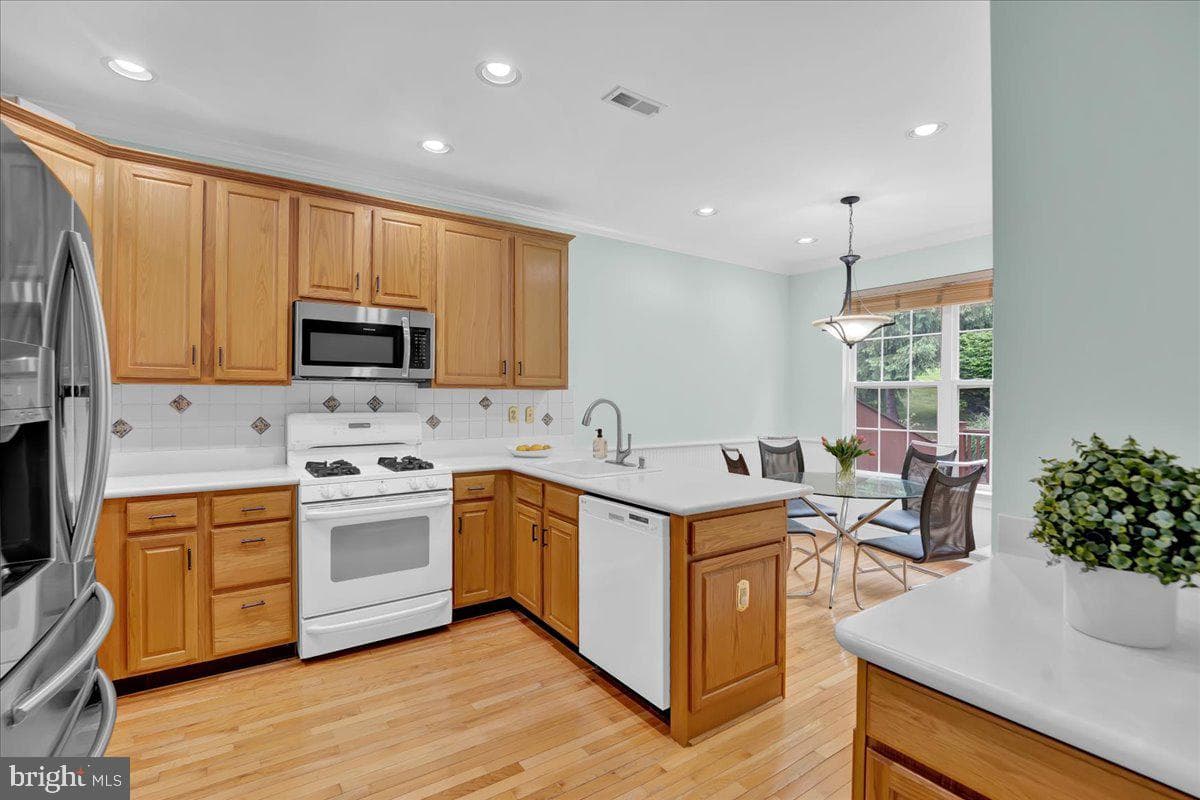 1150 Harrogate Way photo 15