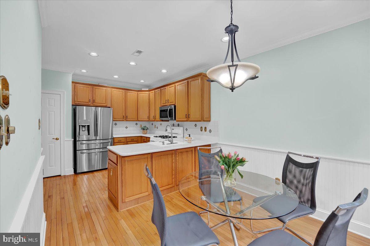 1150 Harrogate Way photo 16