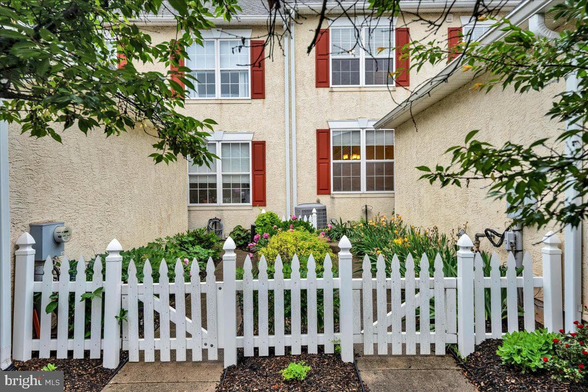 1150 Harrogate Way photo 30