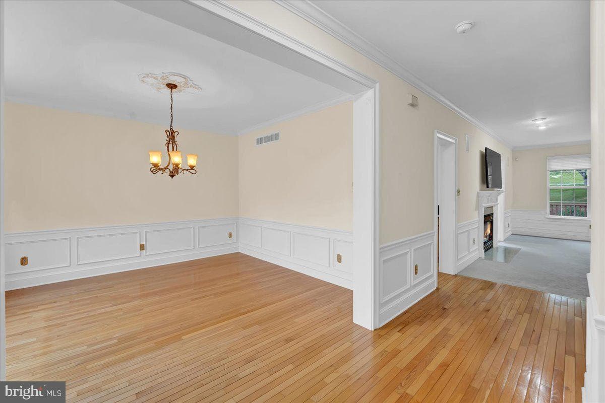 1150 Harrogate Way photo 7