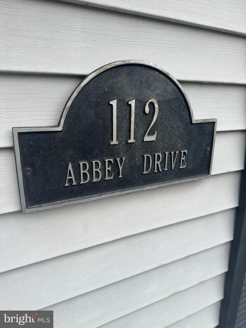 112 Abbey Drive photo 3