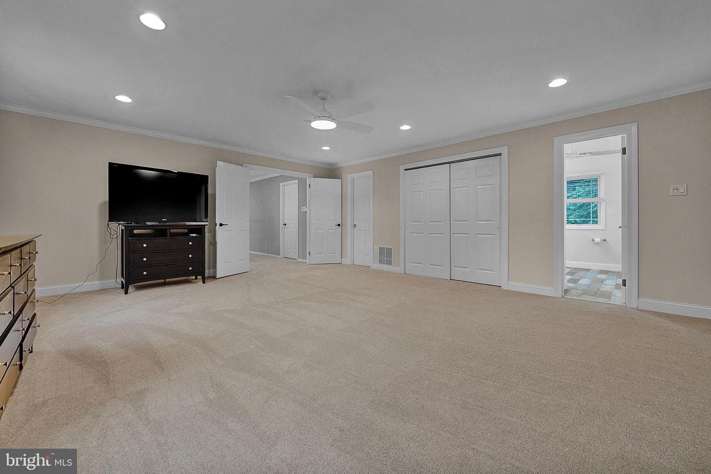 717 Buckley Road photo 21