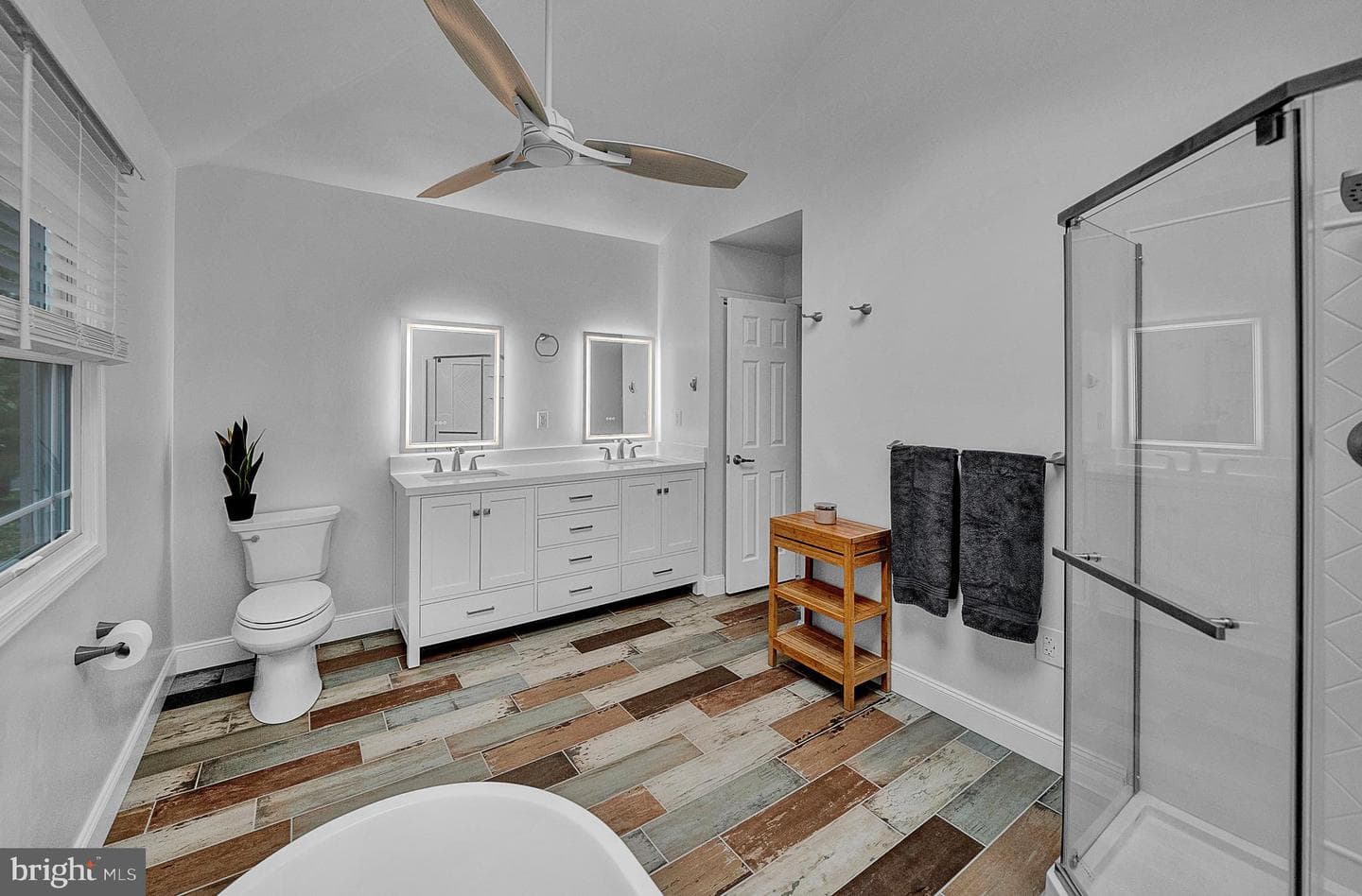 717 Buckley Road photo 23