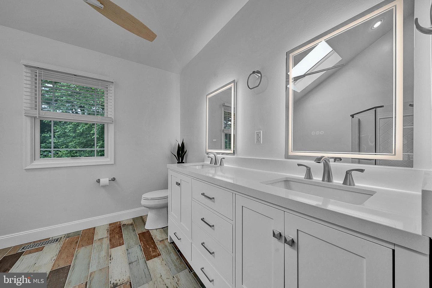 717 Buckley Road photo 24