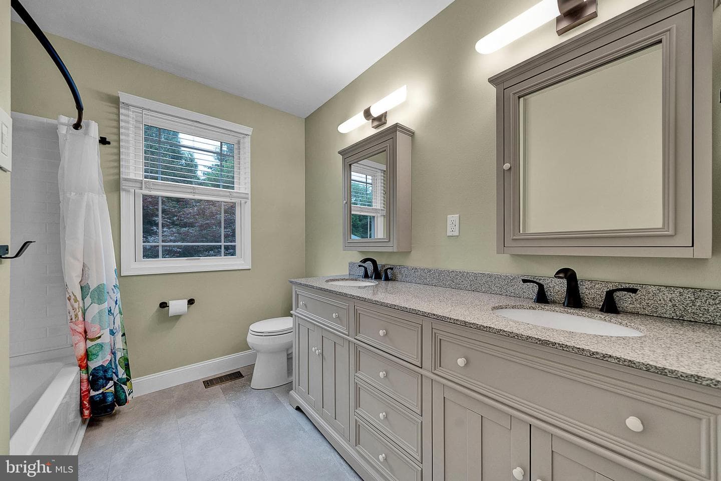 717 Buckley Road photo 31