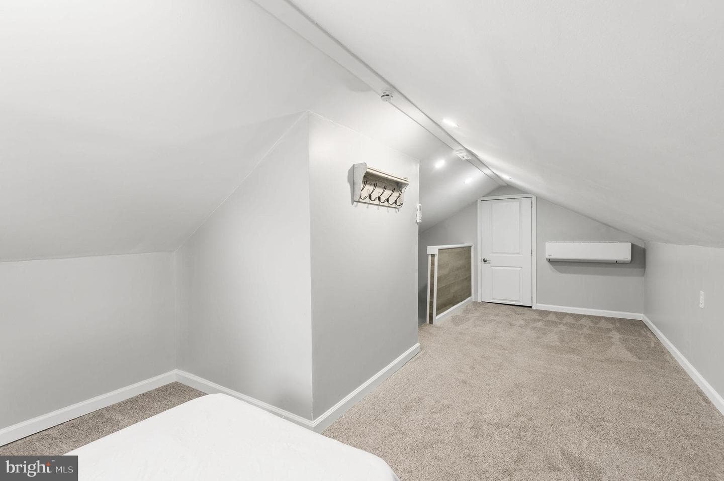 211 Abbeyview Avenue photo 16