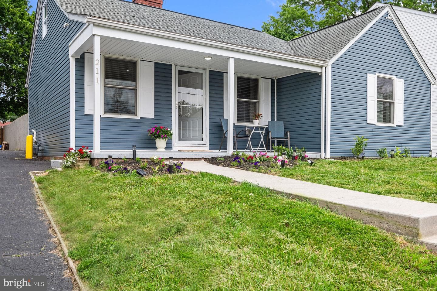 211 Abbeyview Avenue photo 2