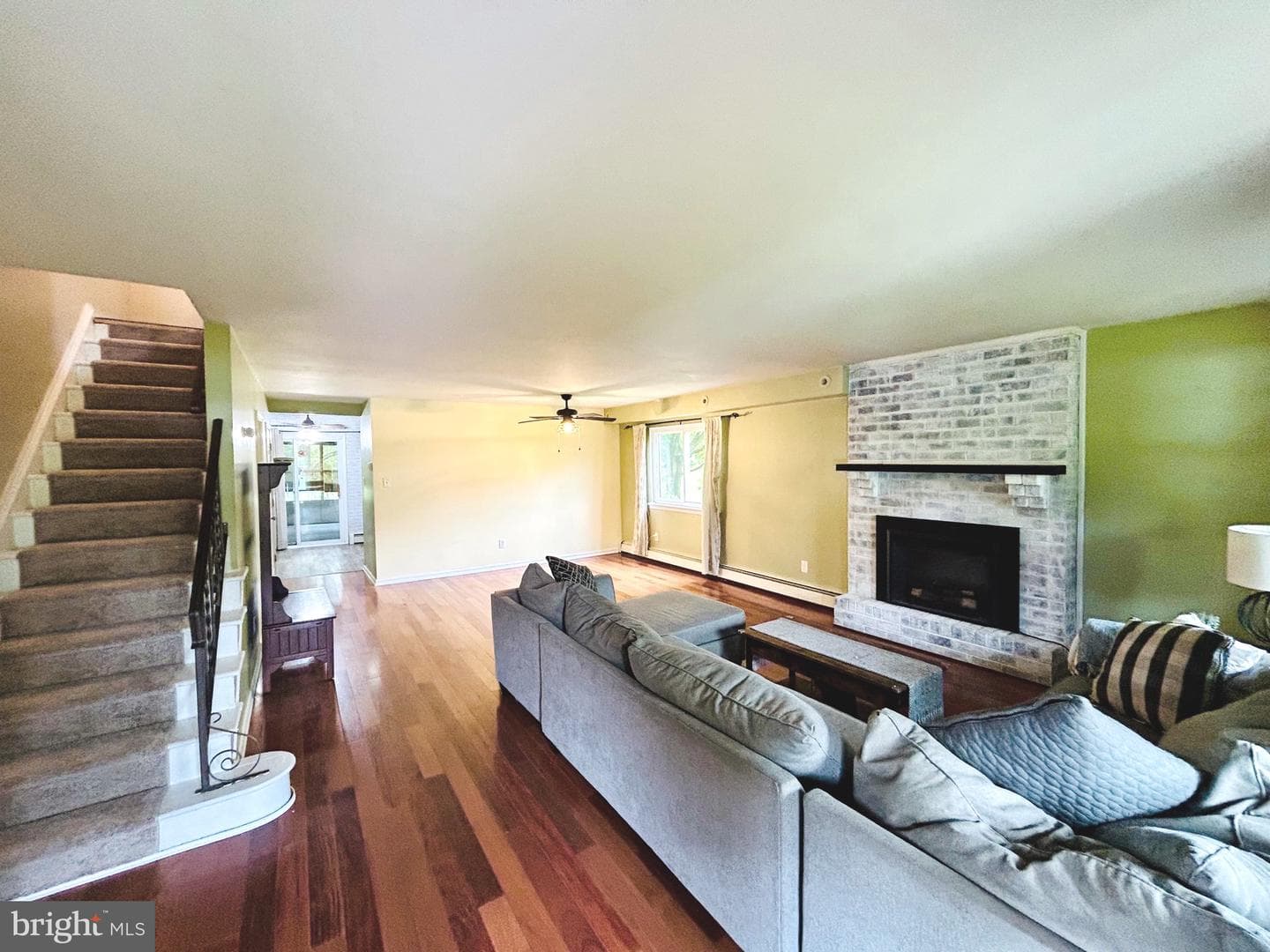 728 Sandra Lane photo 2