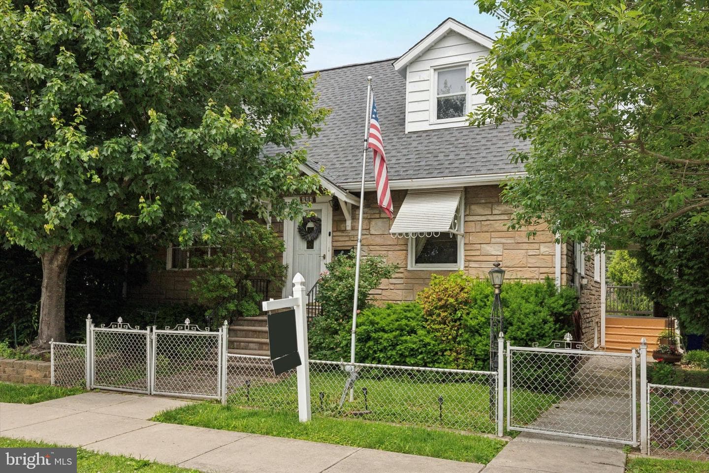 222 Moir Avenue photo 2