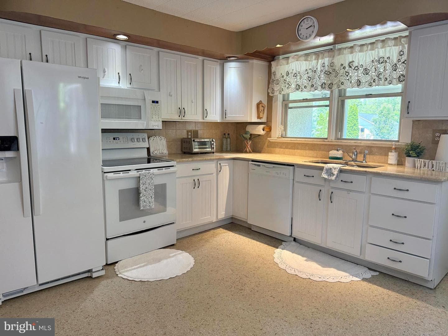 222 Moir Avenue photo 8
