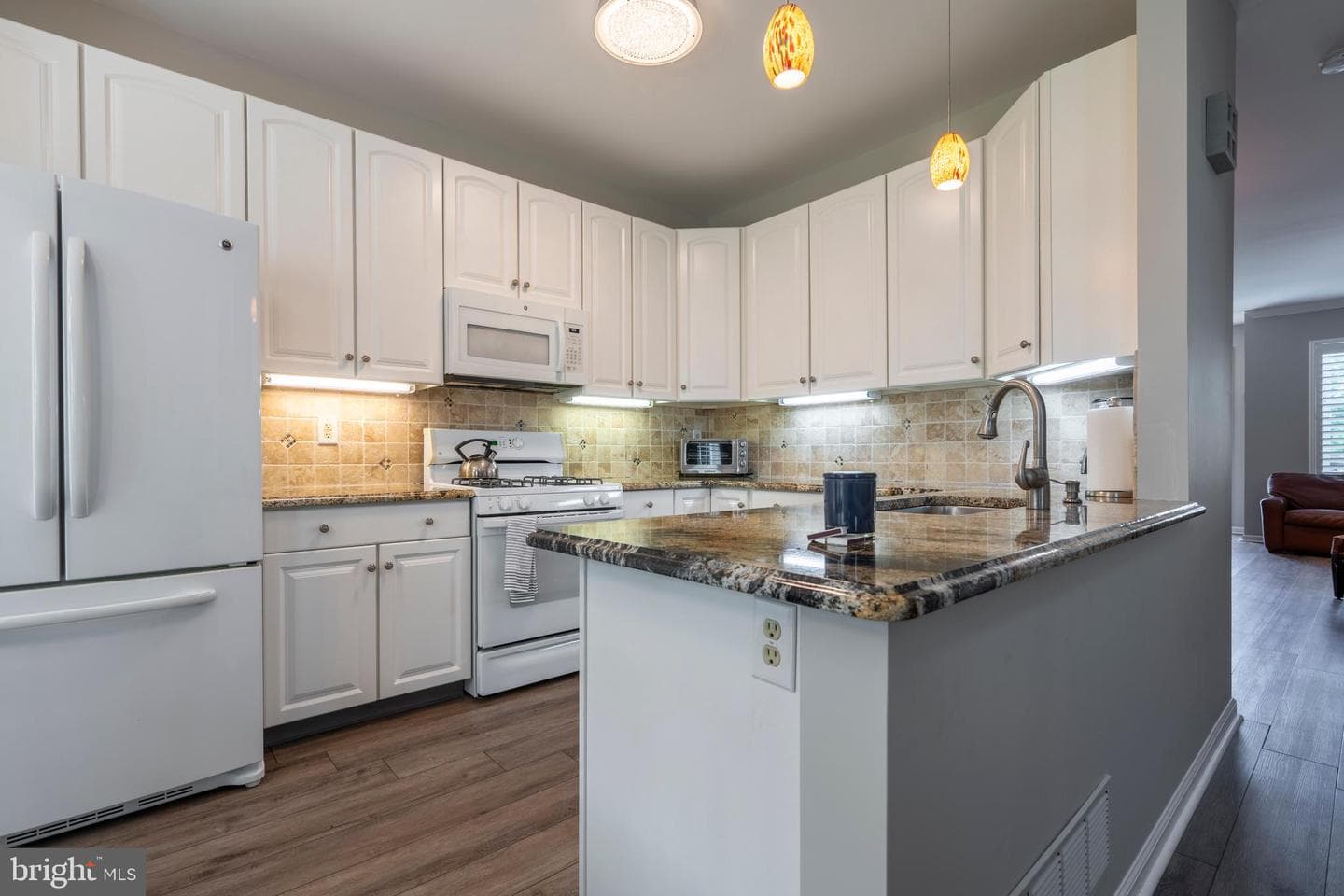 102 Warwick Way photo 15