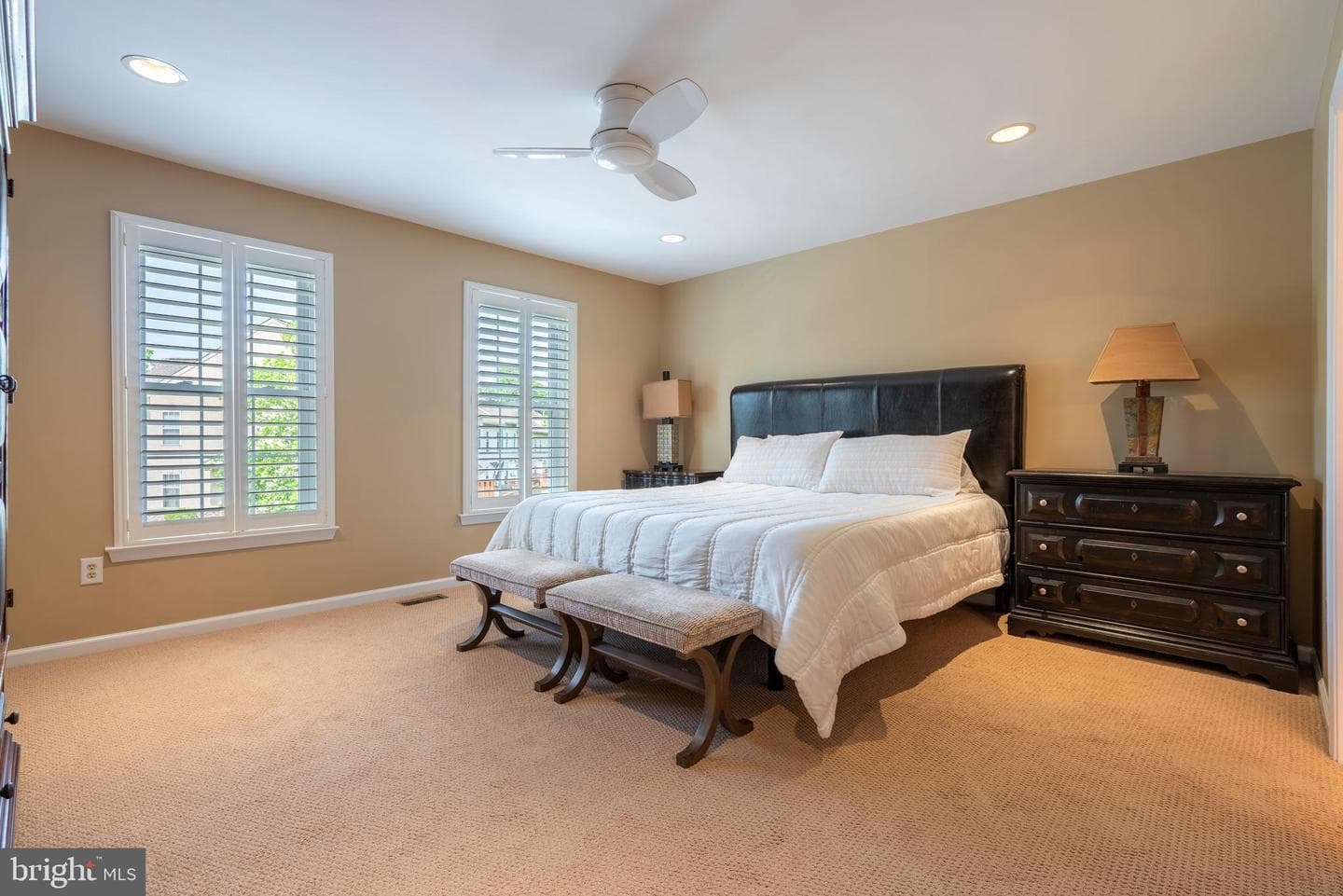 102 Warwick Way photo 34
