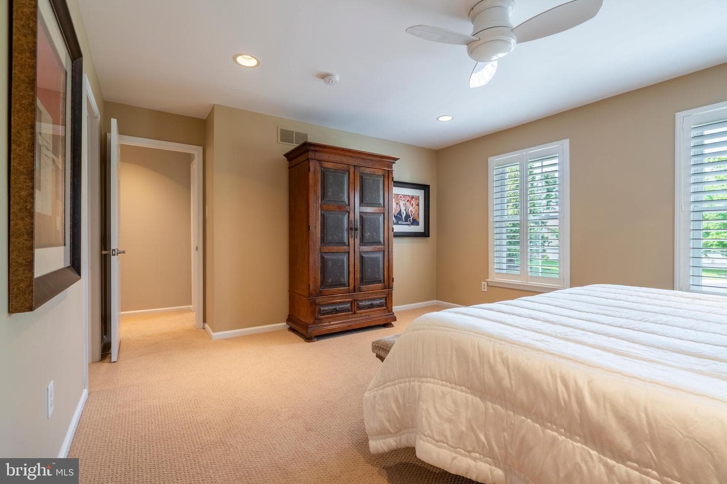 102 Warwick Way photo 35