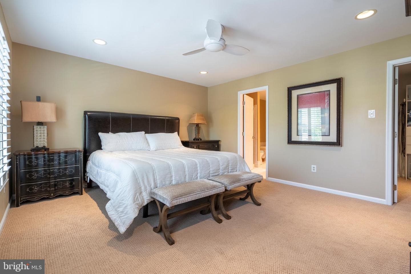 102 Warwick Way photo 36