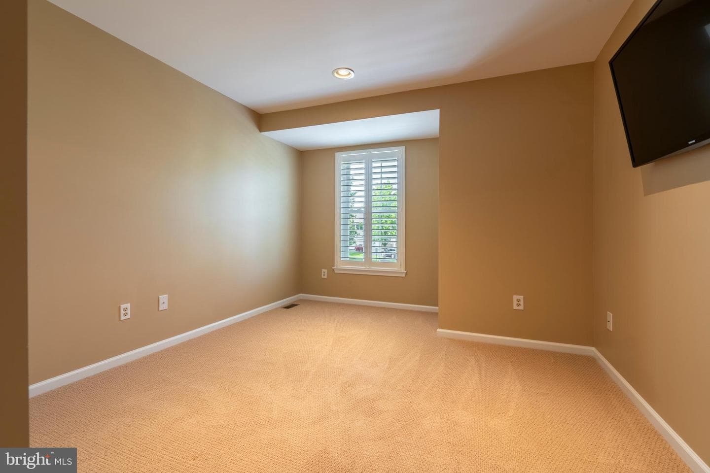 102 Warwick Way photo 45