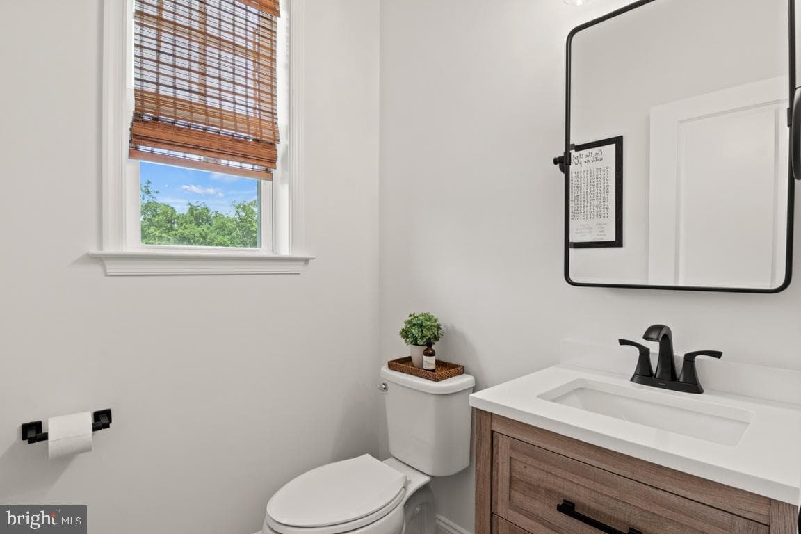 164 Charles Lane photo 12