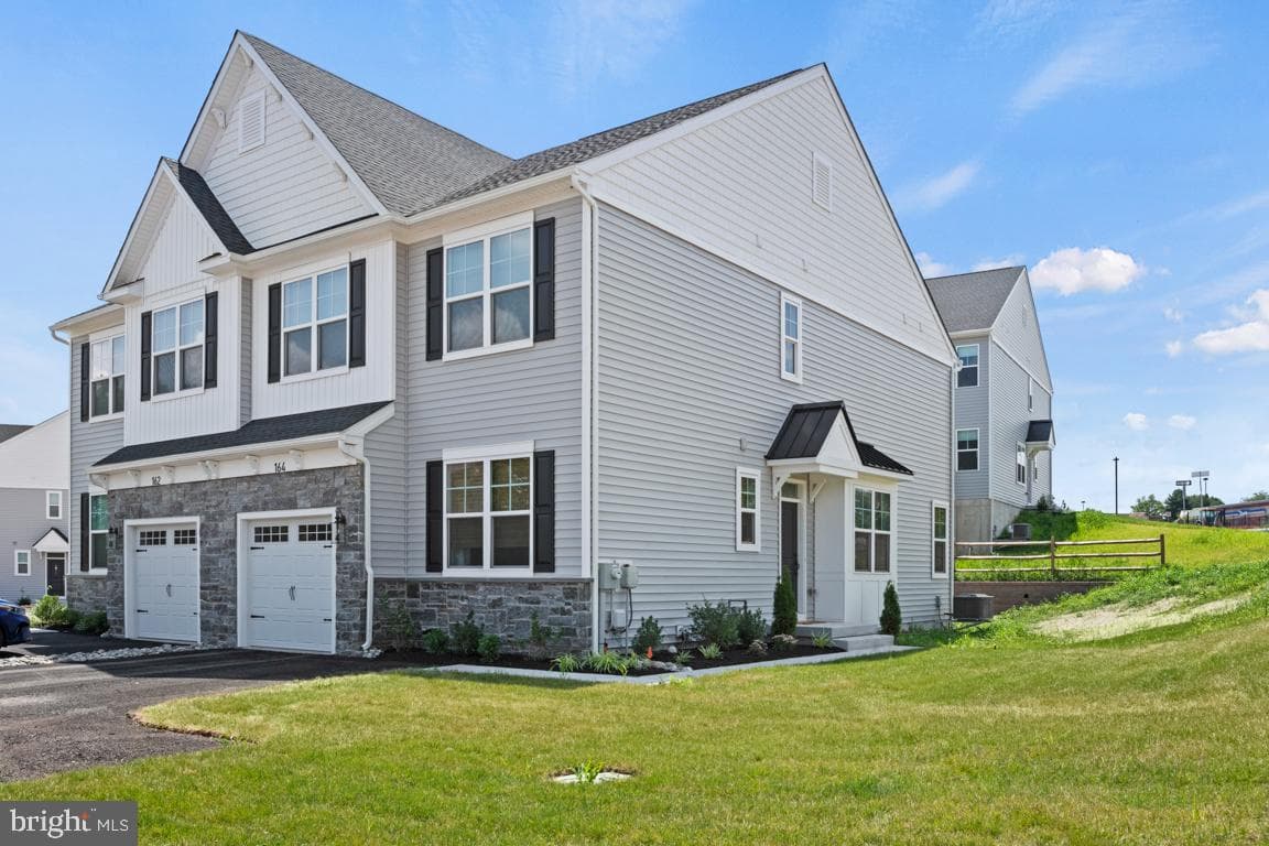 164 Charles Lane photo 29