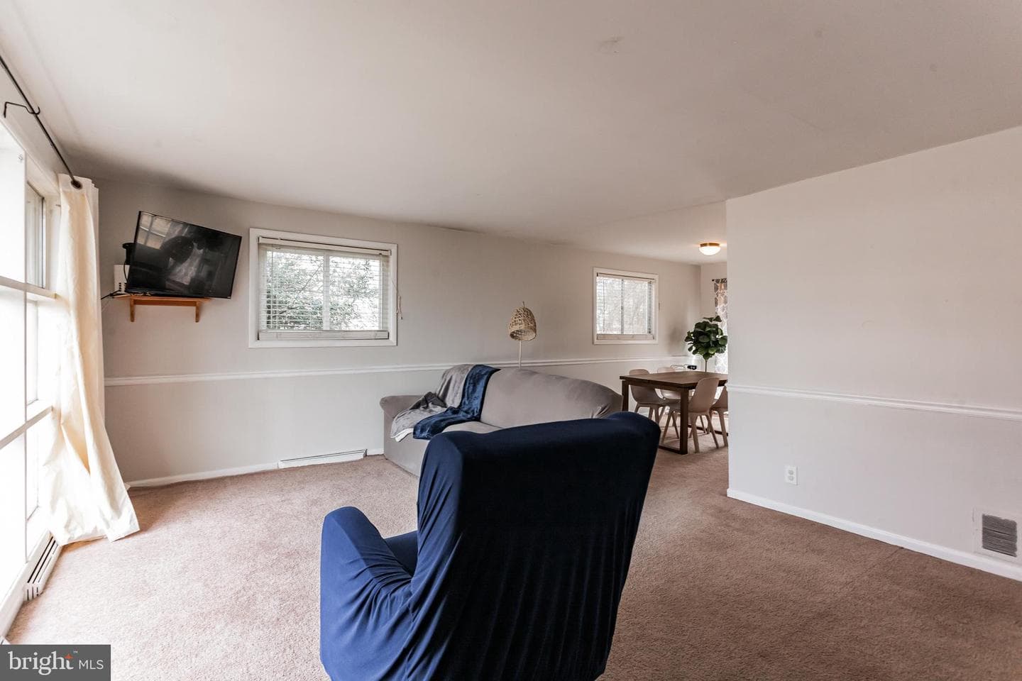 2717 Rossiter Avenue photo 2