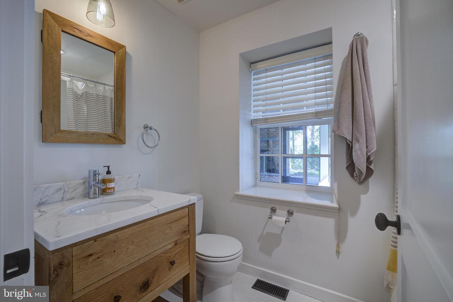 1249 School Lane photo 37
