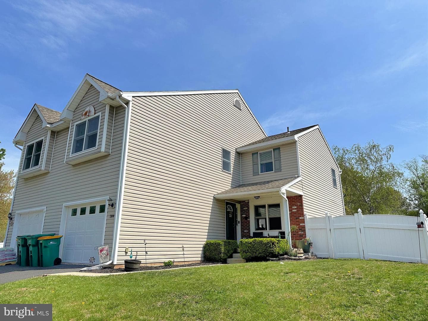 584 Meadow Lane photo 2