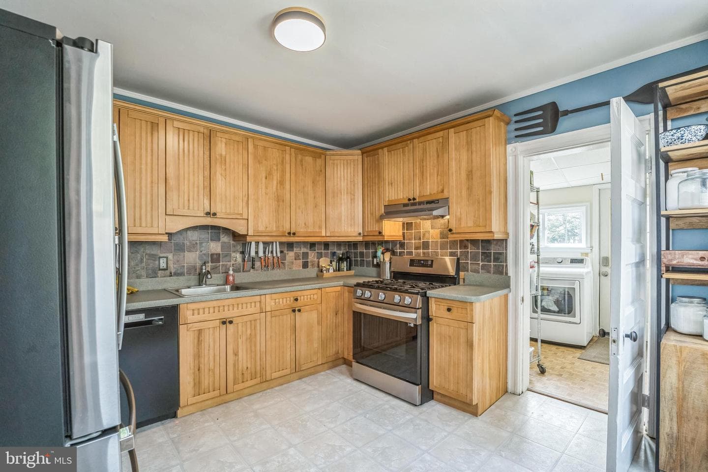 429 Maple Street photo 10