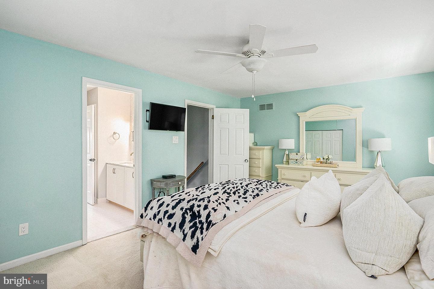 656 Longwood Road photo 20