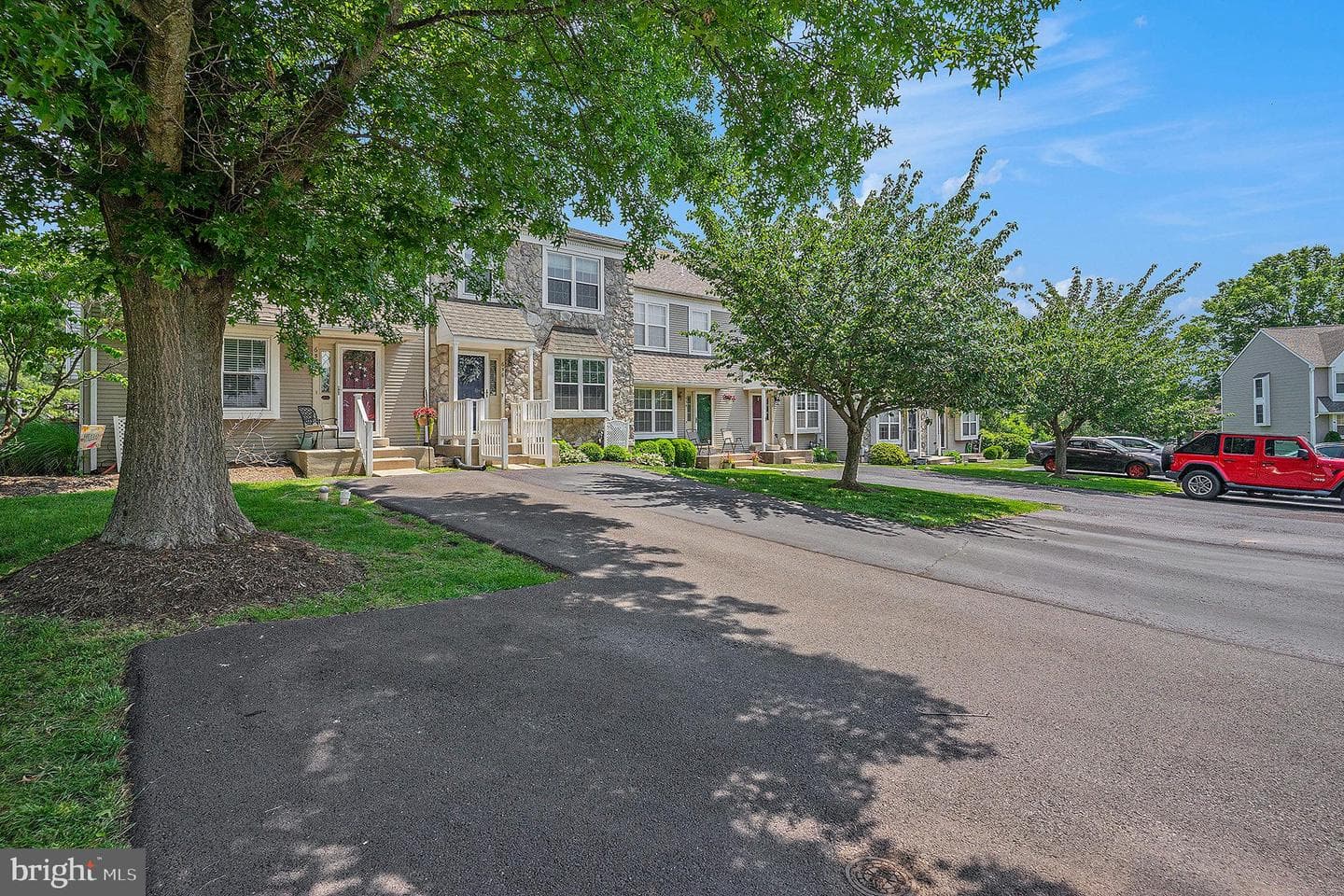 656 Longwood Road photo 3