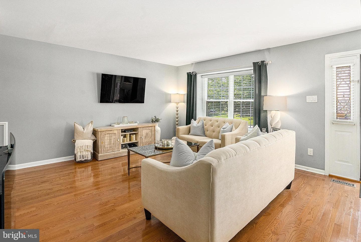 656 Longwood Road photo 4