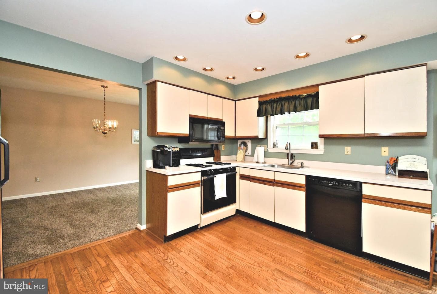 703 Gregory Drive photo 15
