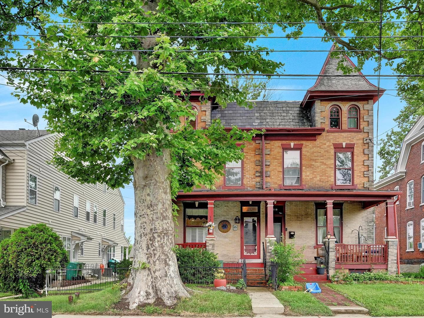 320 W Walnut Street photo 2