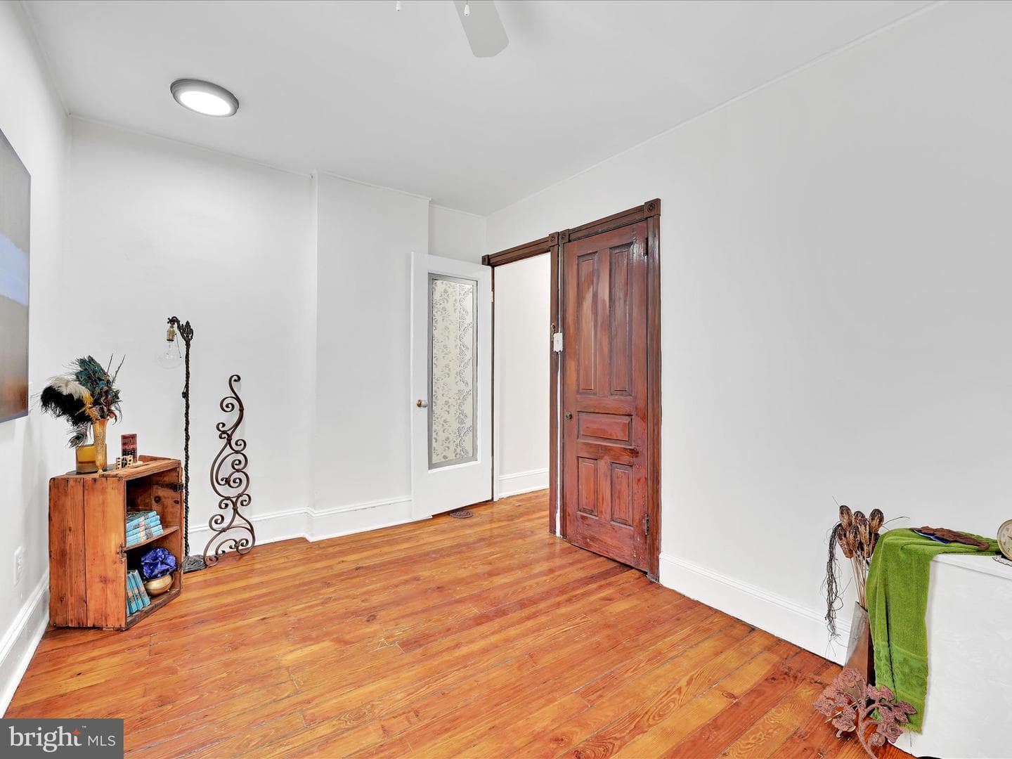 320 W Walnut Street photo 20