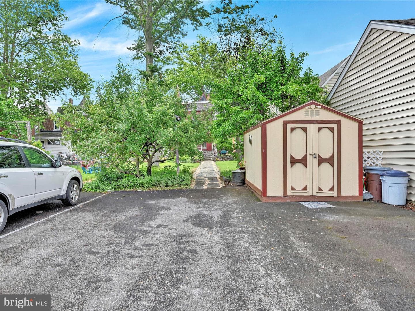 320 W Walnut Street photo 34