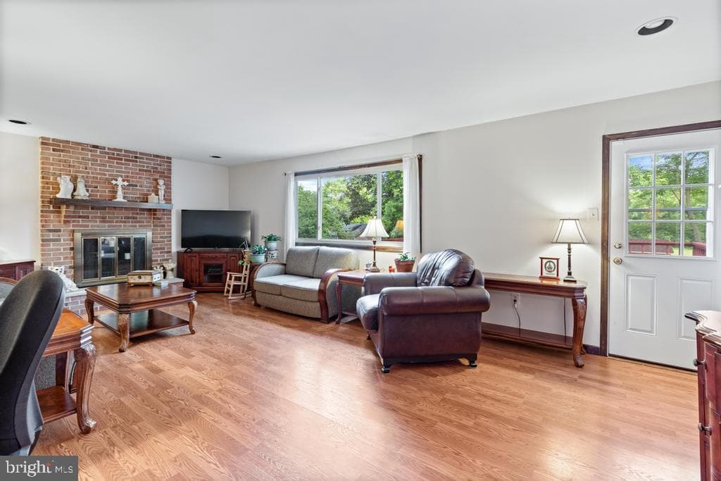 1973 Armstrong Drive photo 7