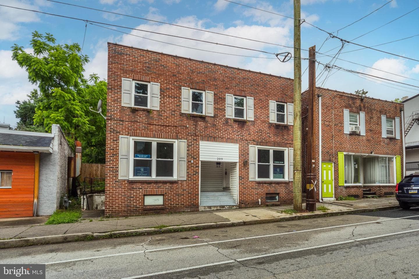 209 N York Street photo 1