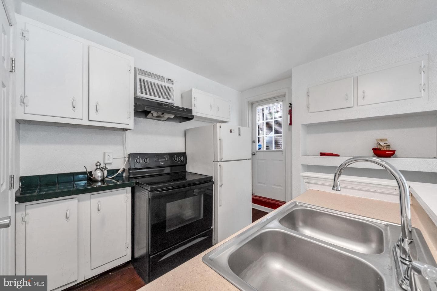 209 N York Street photo 10