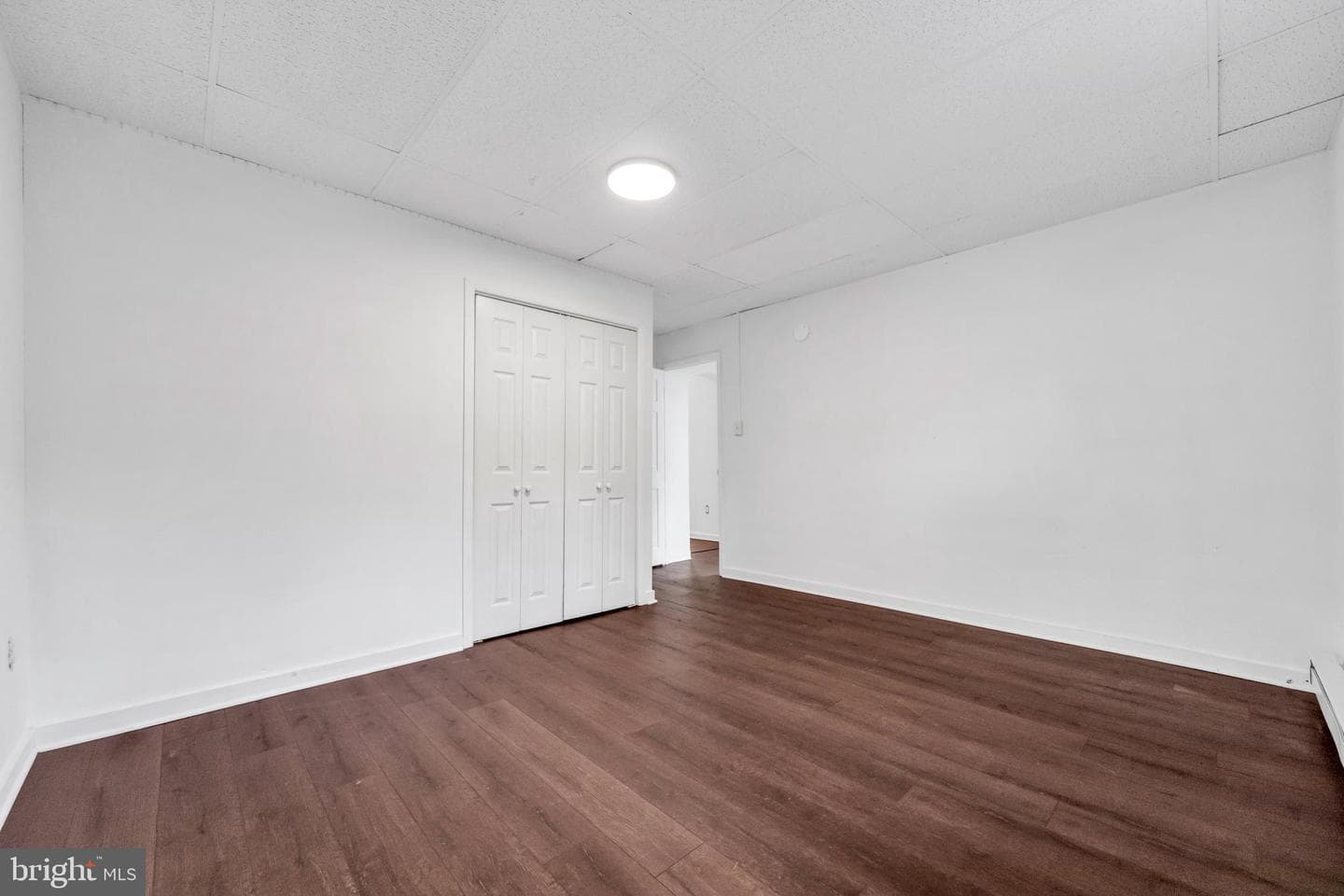 209 N York Street photo 11