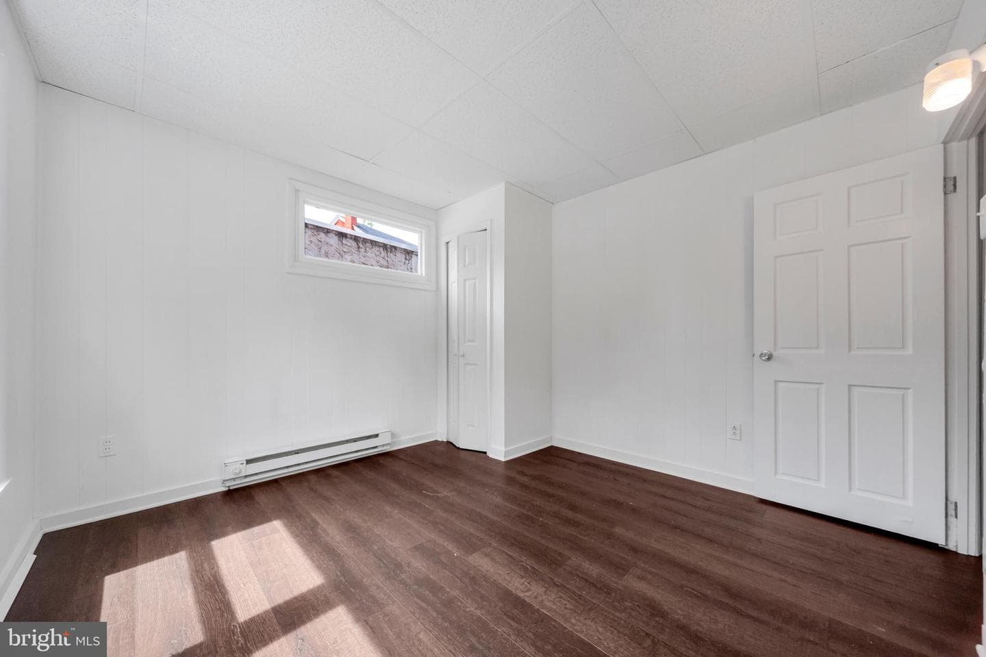 209 N York Street photo 16