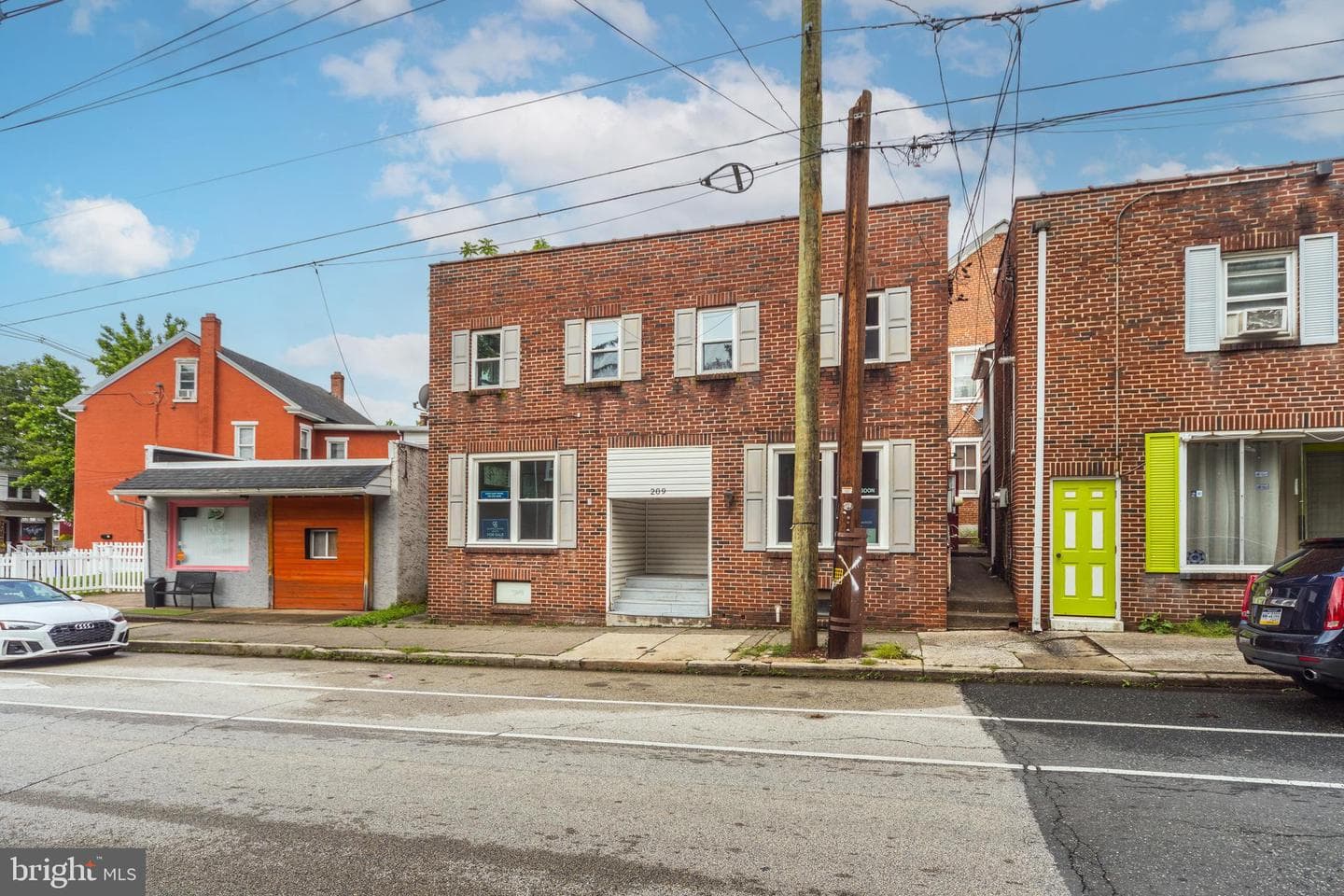 209 N York Street photo 2