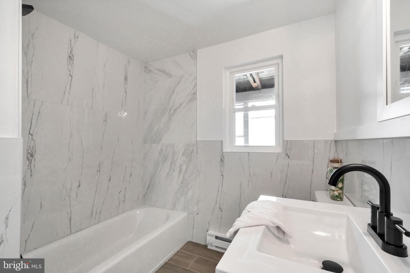 209 N York Street photo 23