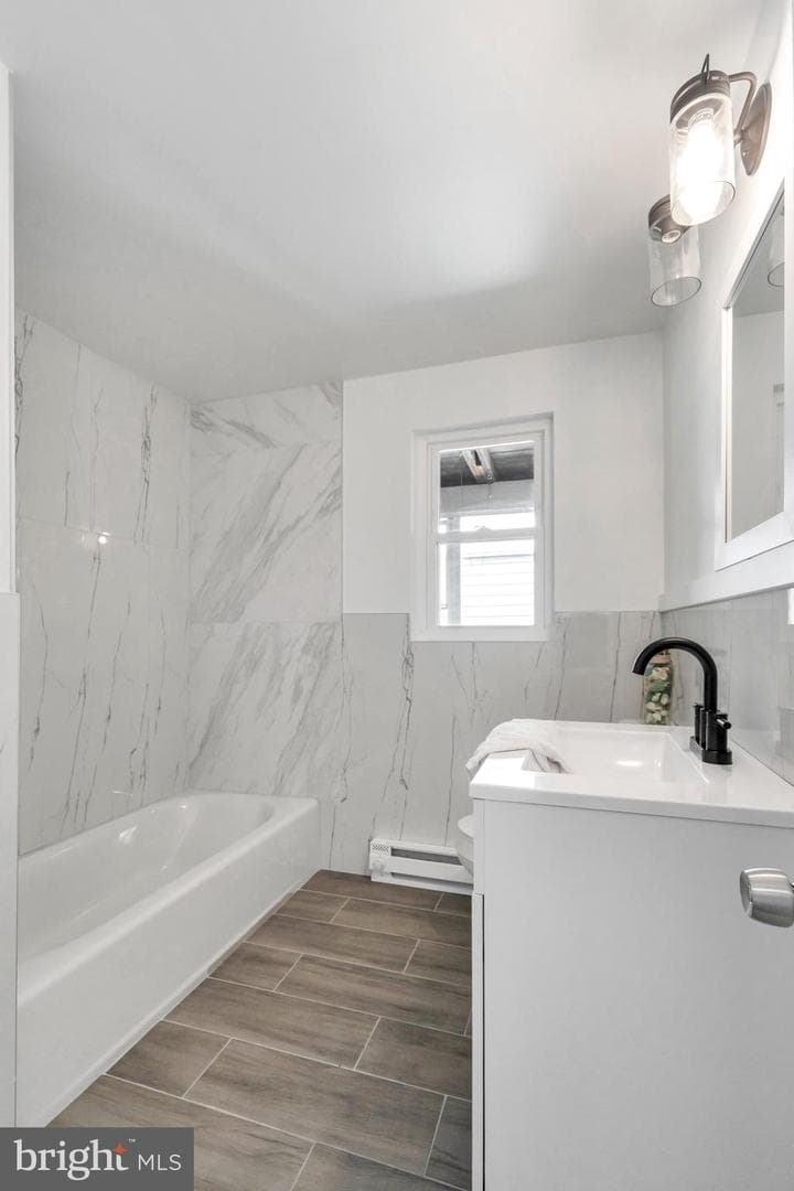 209 N York Street photo 24