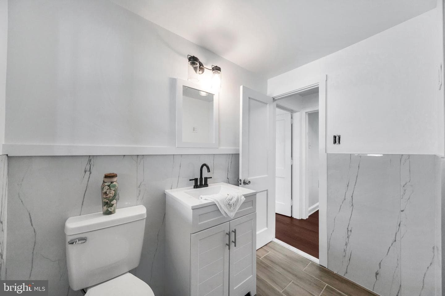 209 N York Street photo 26