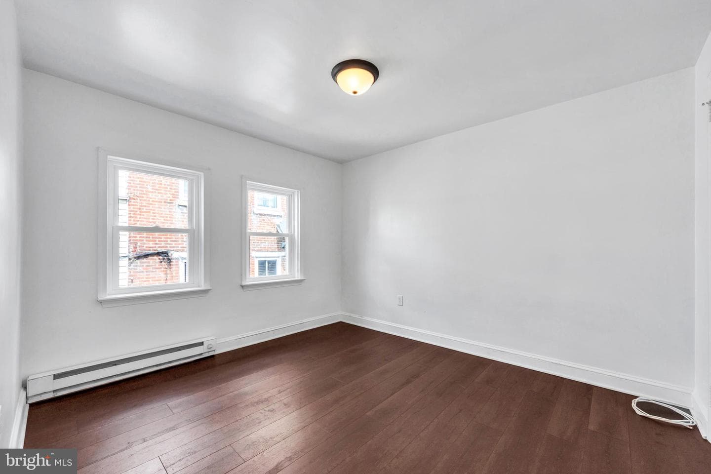 209 N York Street photo 27