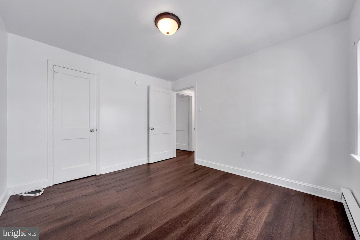 209 N York Street photo 28