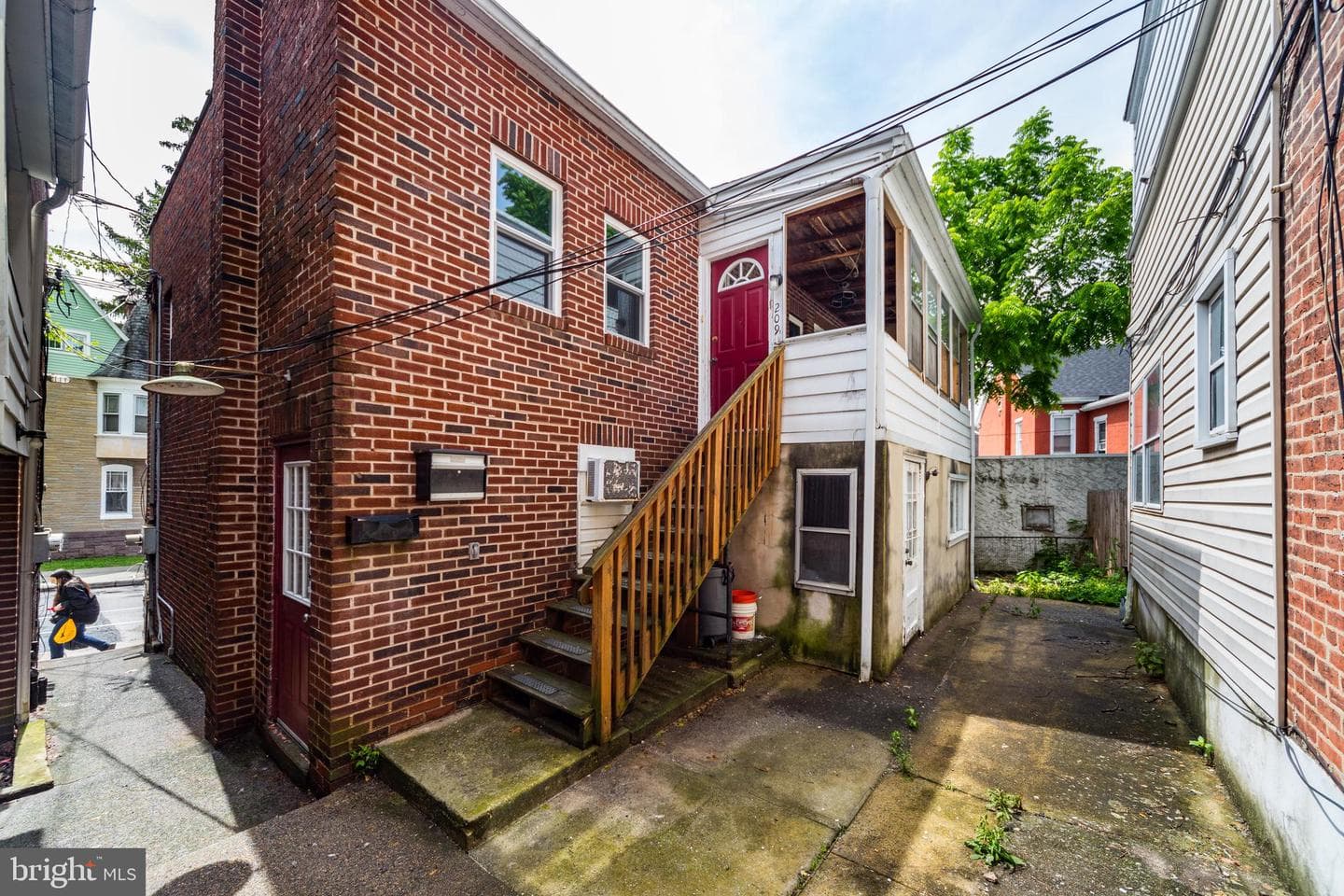 209 N York Street photo 29