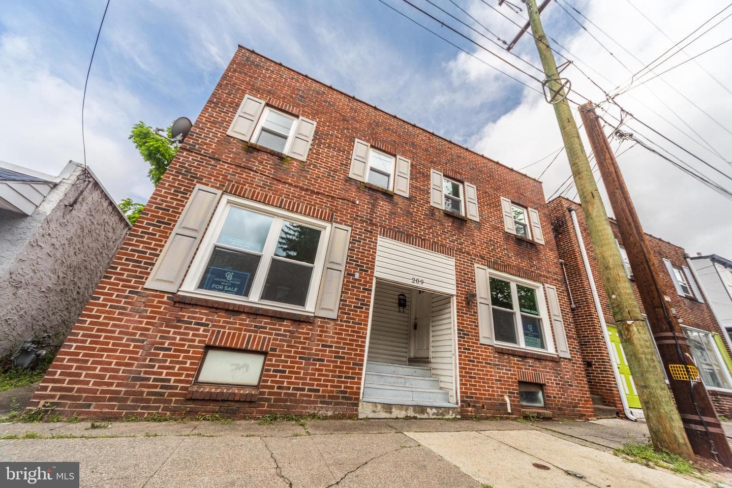 209 N York Street photo 3