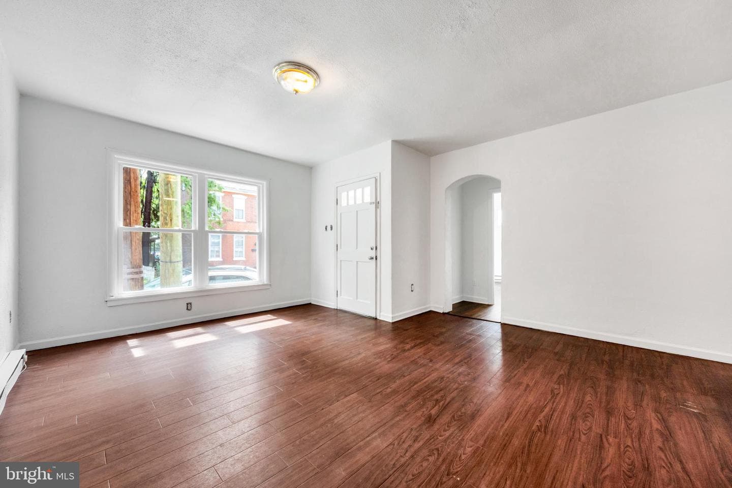 209 N York Street photo 4