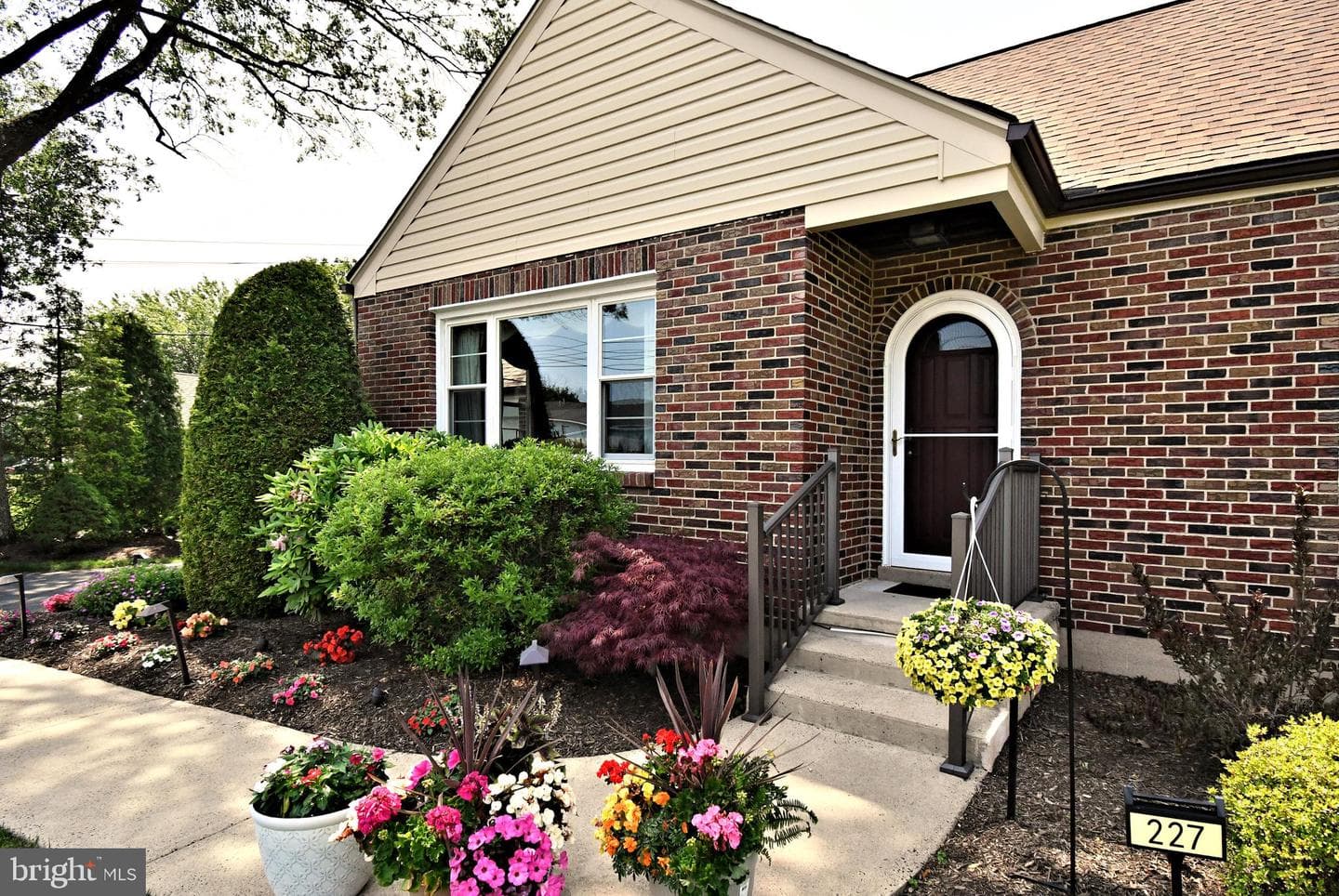 227 Ridge Avenue photo 16